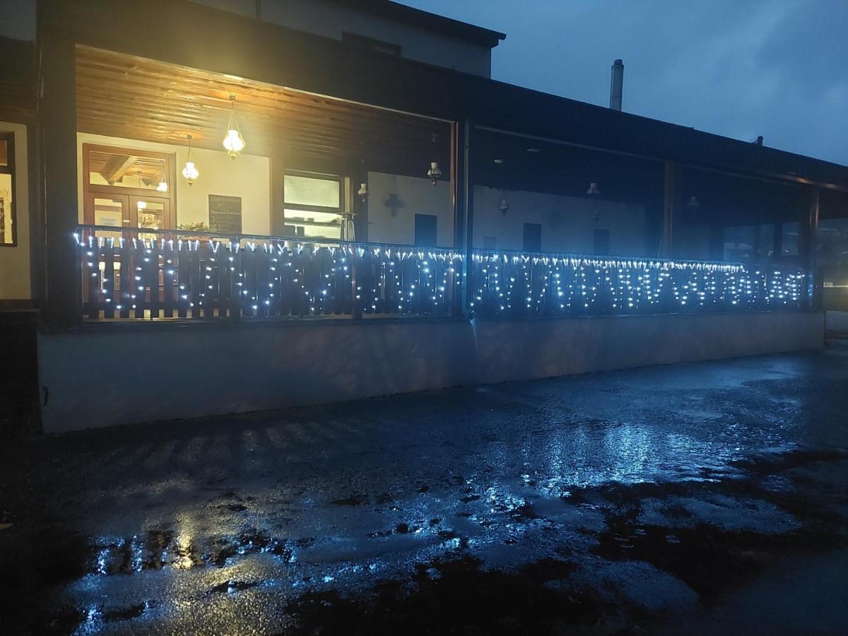 Penzion Country Steak Restaurant Lanskroun Exterior photo