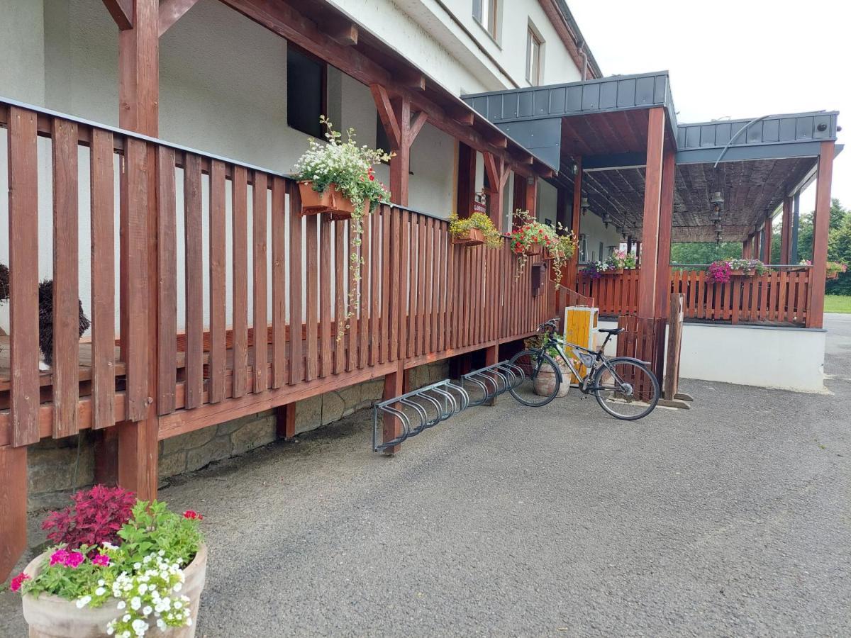 Penzion Country Steak Restaurant Lanskroun Exterior photo